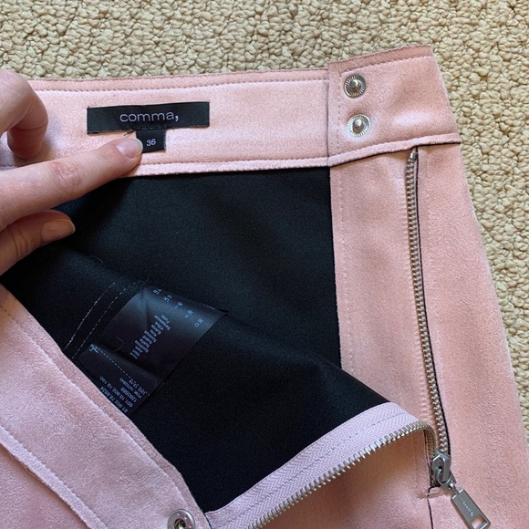 Pale-pink suede skirt - Picture 2 of 6